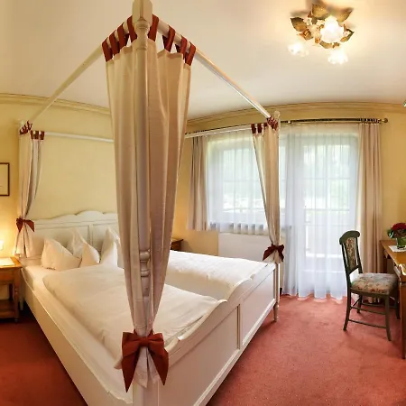 多米奇尔齐勒塔尔酒店 *