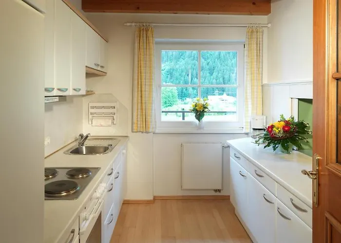 多米奇尔齐勒塔尔酒店 *